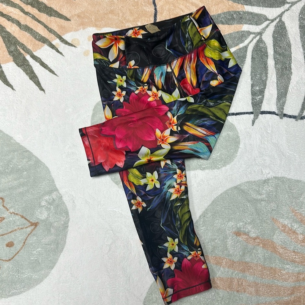 Medium CALIA  by Carrie underwood cropped leggings